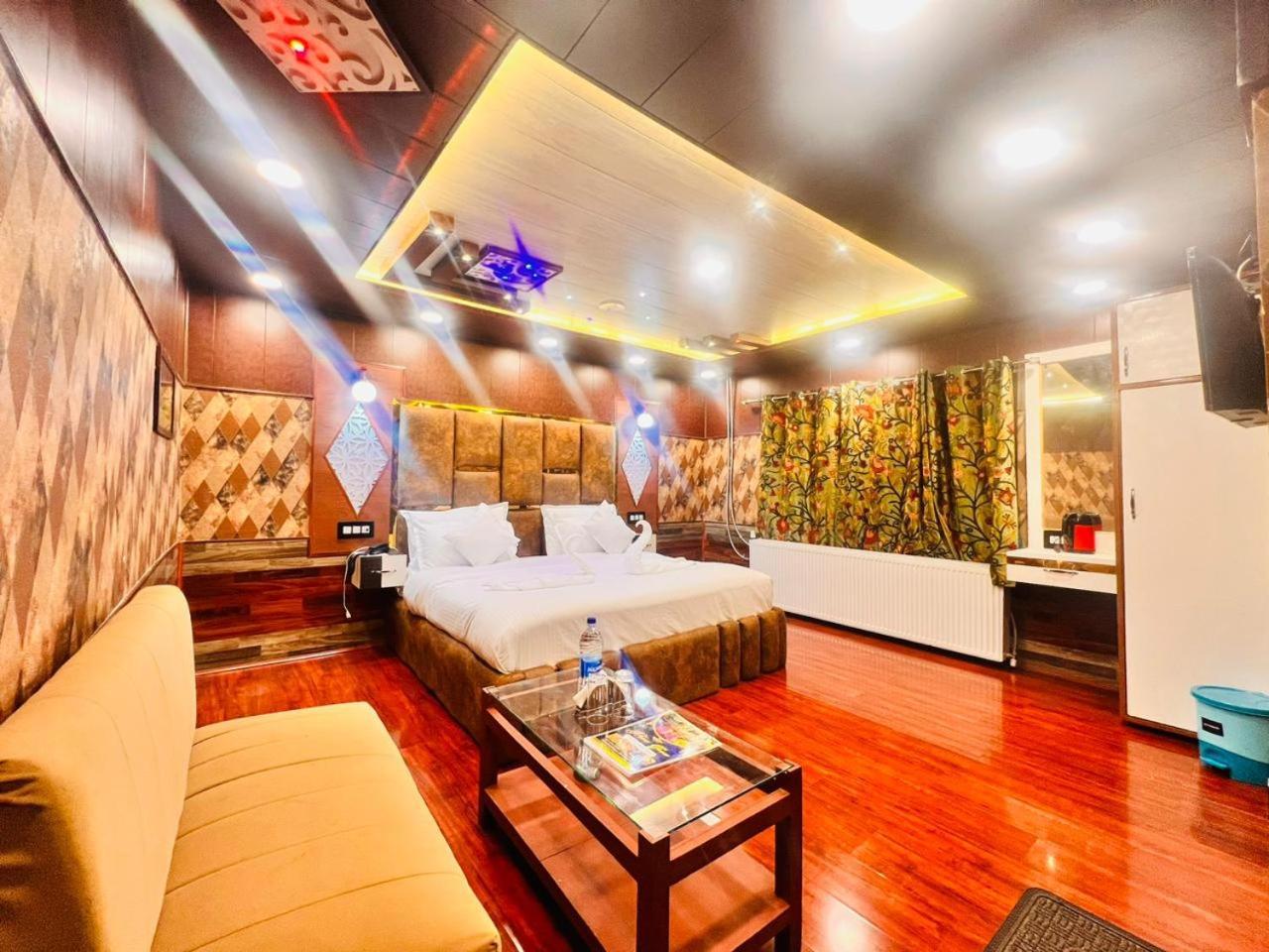 Pine View Resort Gulmarg Exteriér fotografie