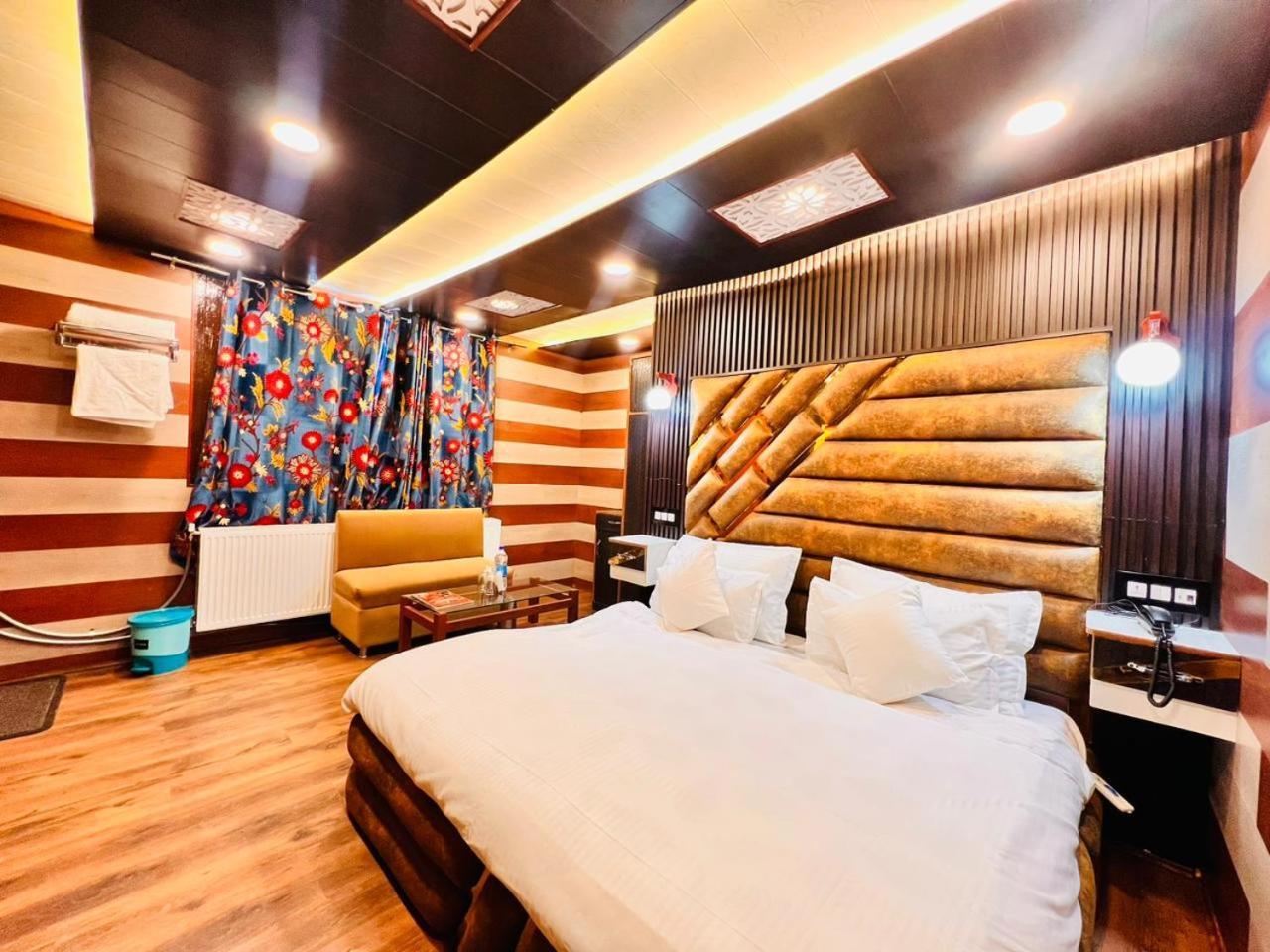 Pine View Resort Gulmarg Exteriér fotografie