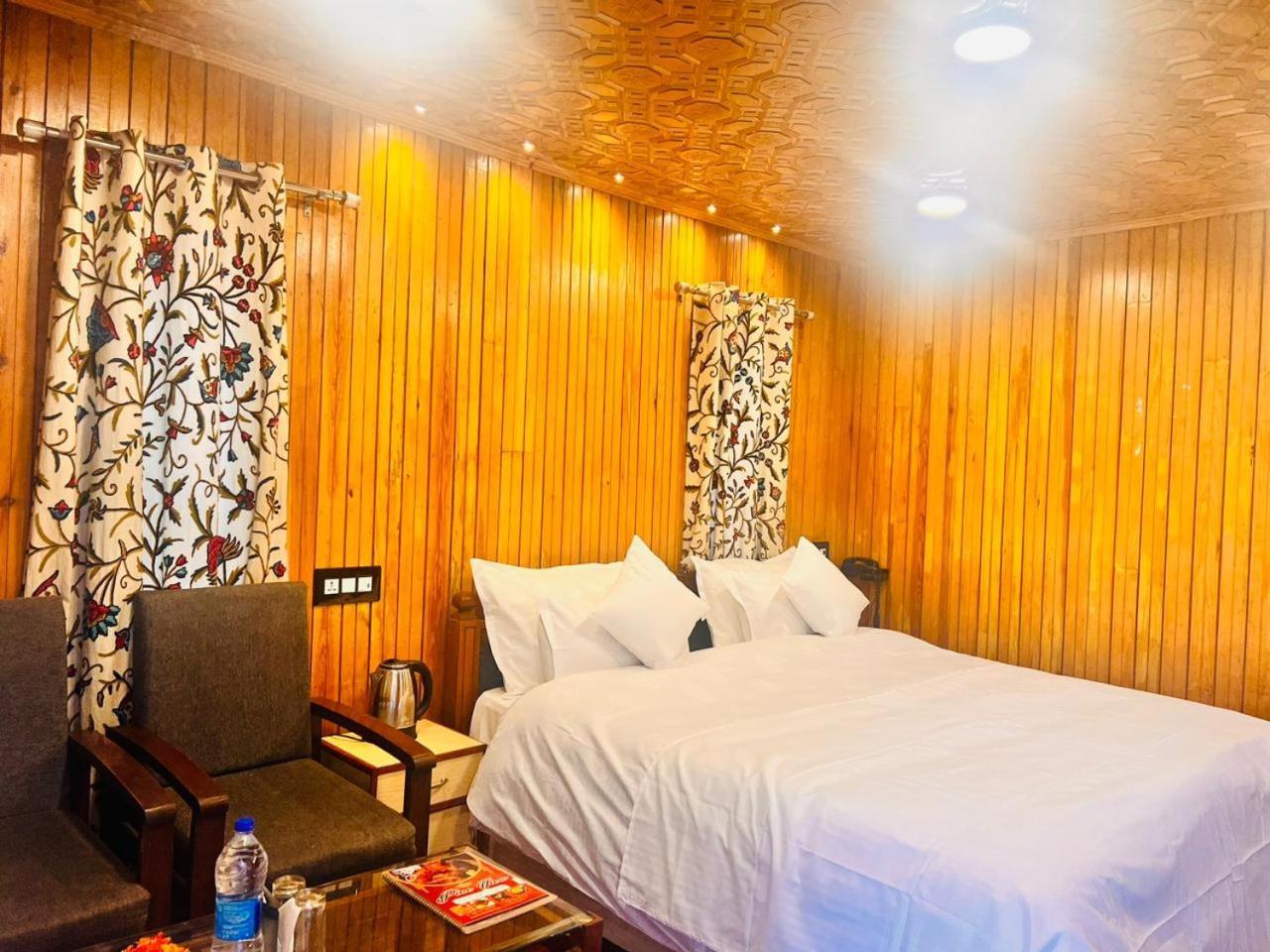 Pine View Resort Gulmarg Exteriér fotografie