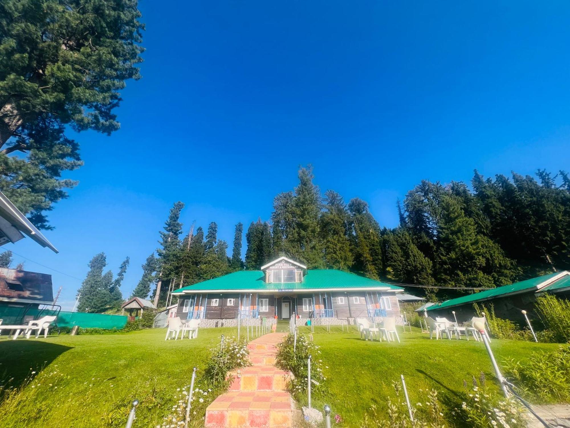 Pine View Resort Gulmarg Exteriér fotografie