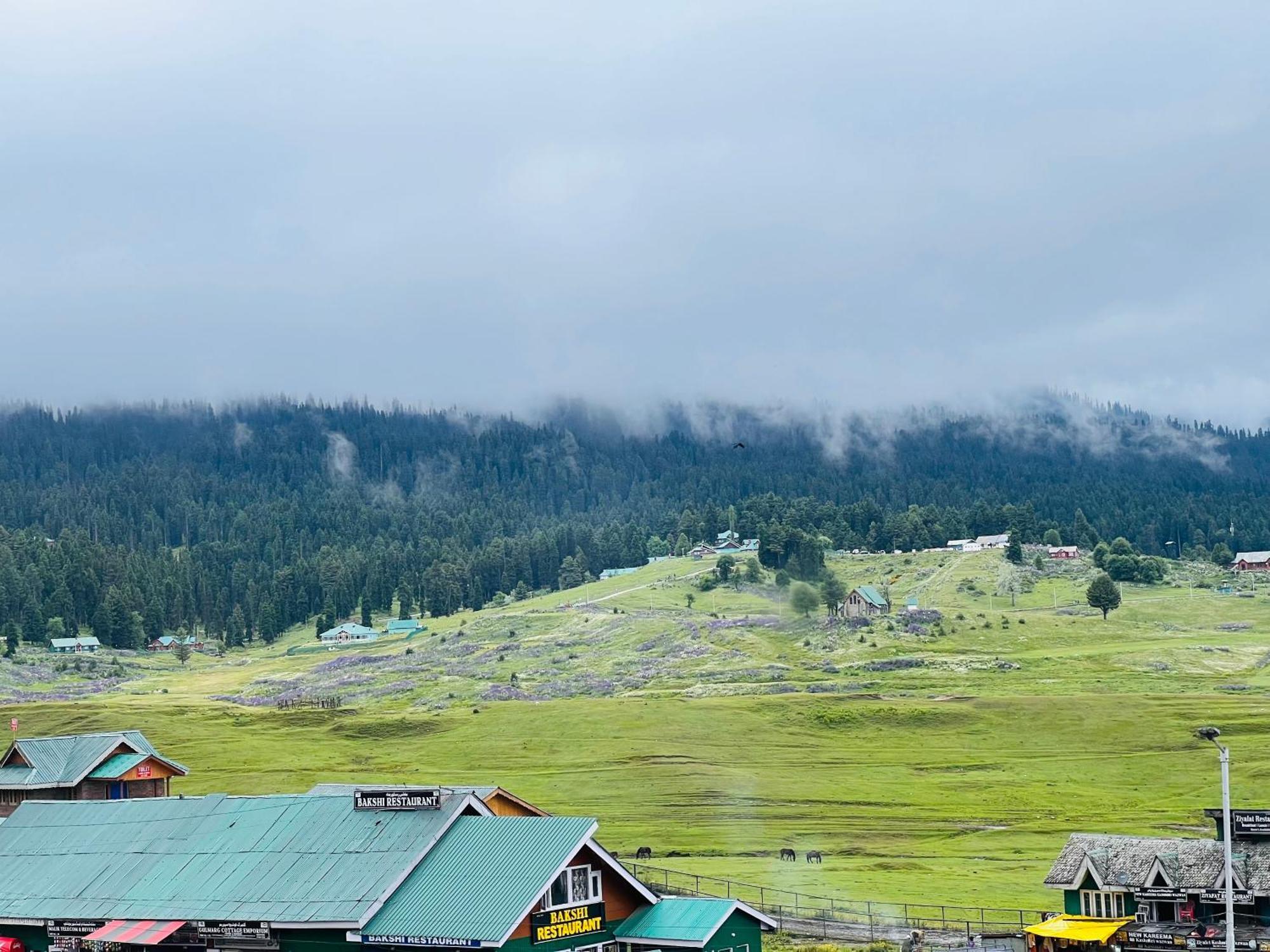Pine View Resort Gulmarg Exteriér fotografie