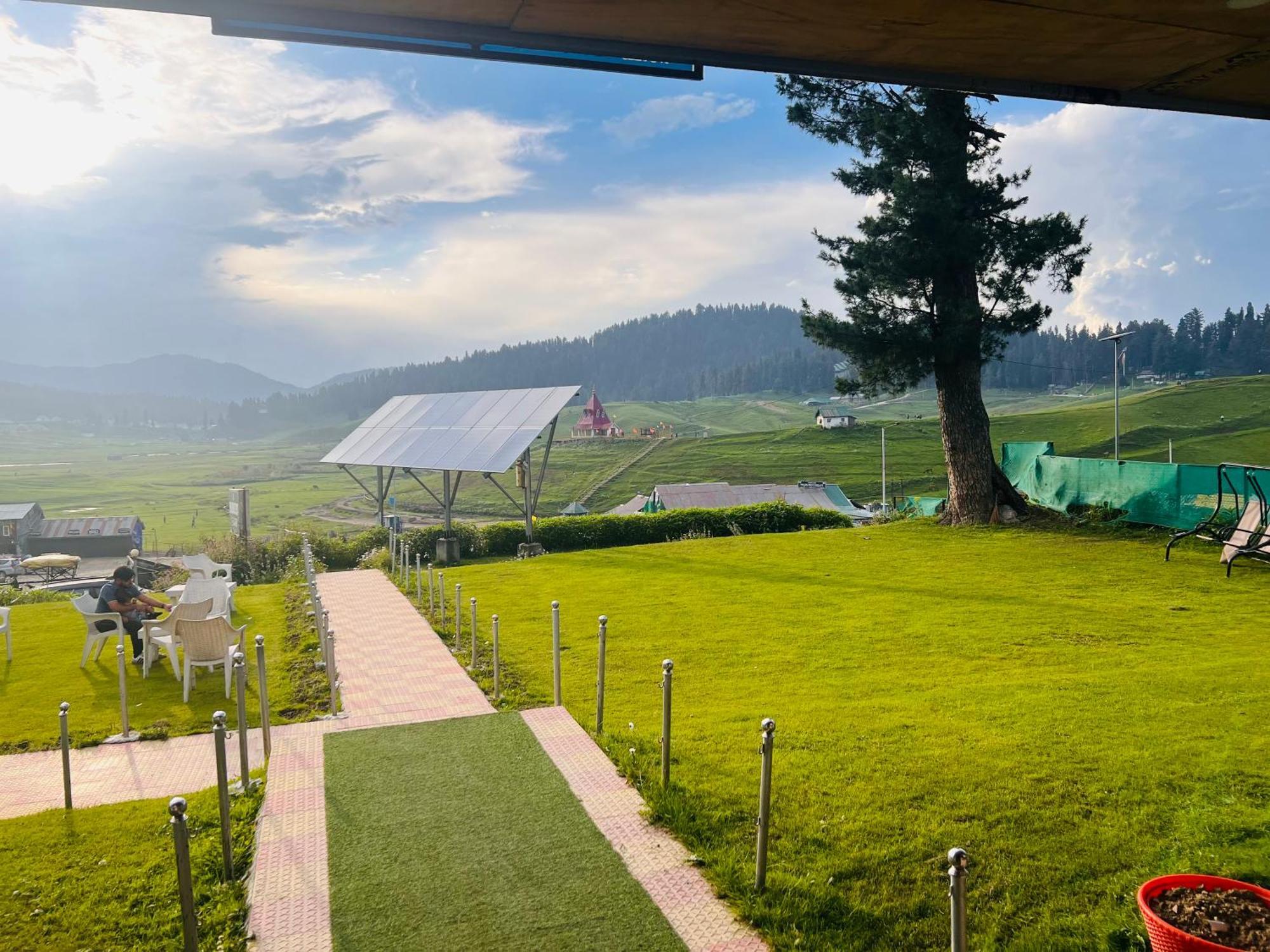 Pine View Resort Gulmarg Exteriér fotografie