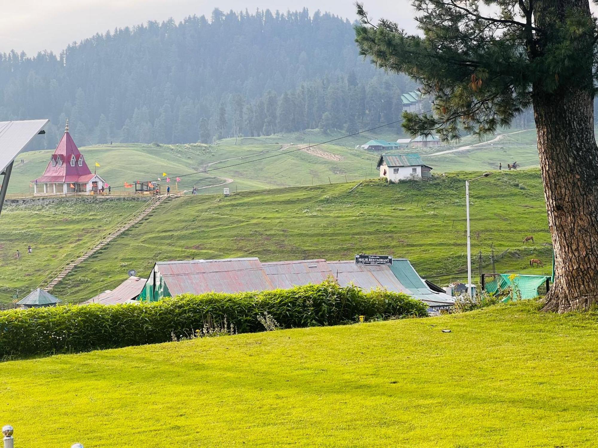 Pine View Resort Gulmarg Exteriér fotografie
