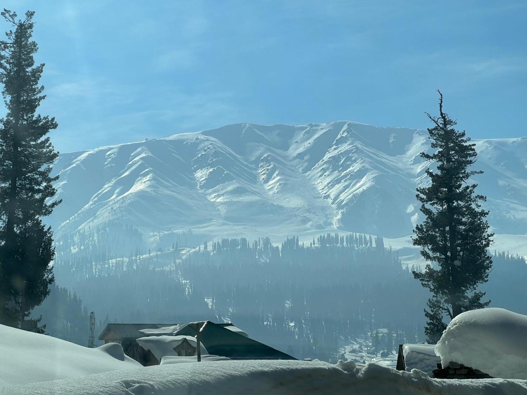 Pine View Resort Gulmarg Exteriér fotografie