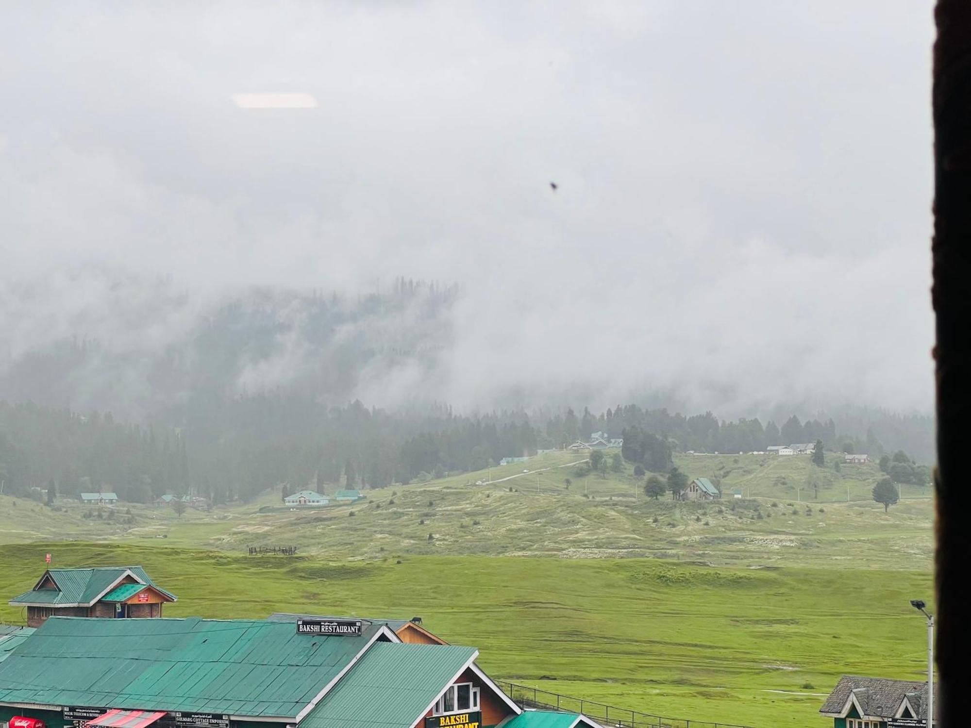 Pine View Resort Gulmarg Exteriér fotografie