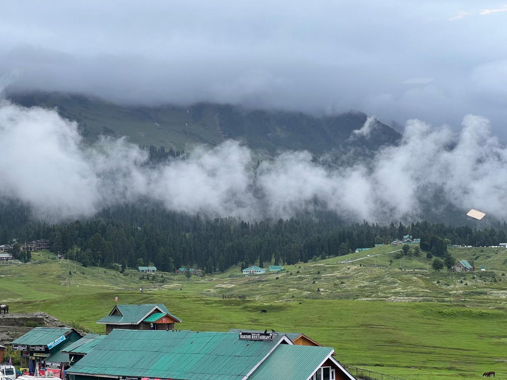 Pine View Resort Gulmarg Exteriér fotografie